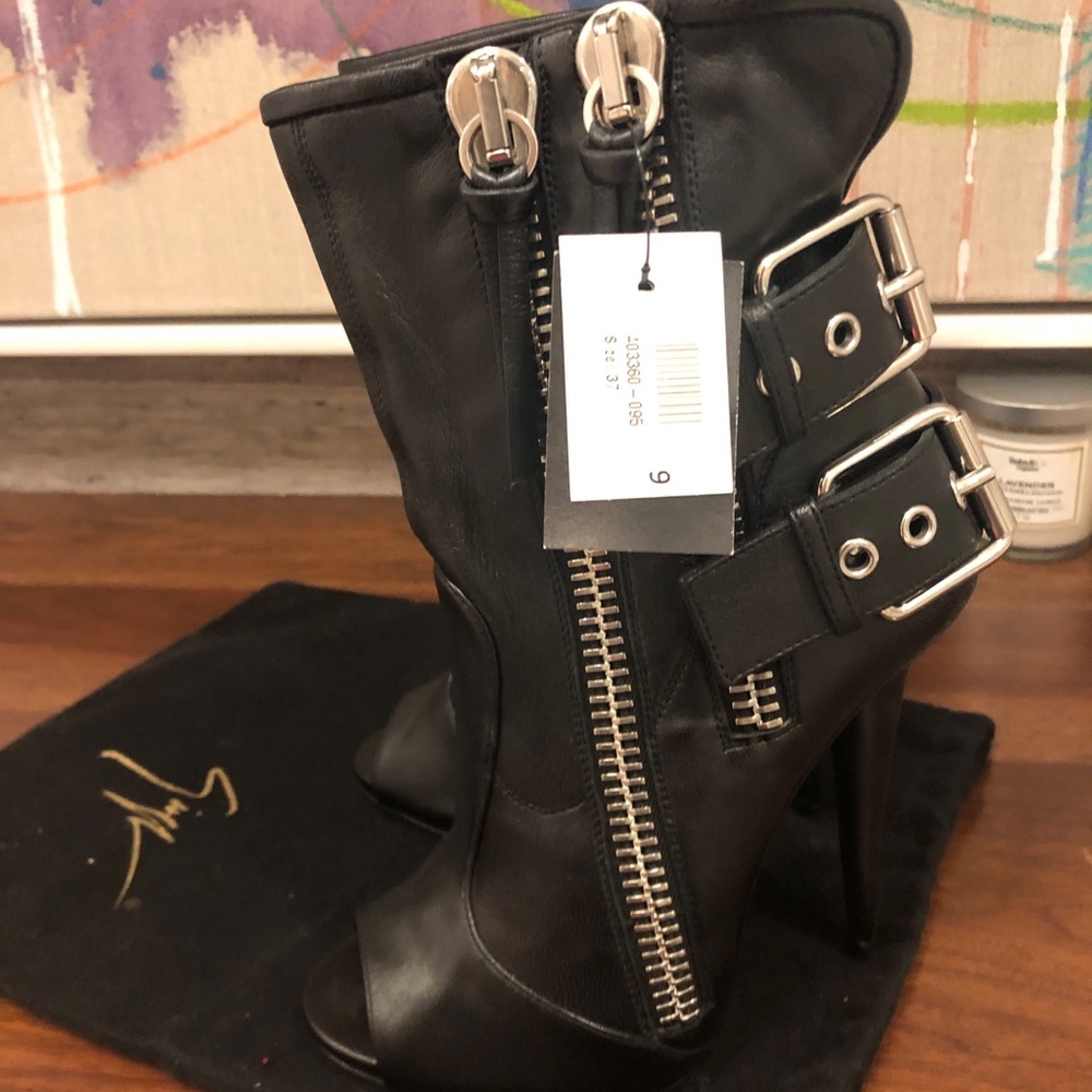 NWT! Giuseppe Zanotti Double-Buckle Biker Bootie - Picture 4 of 8